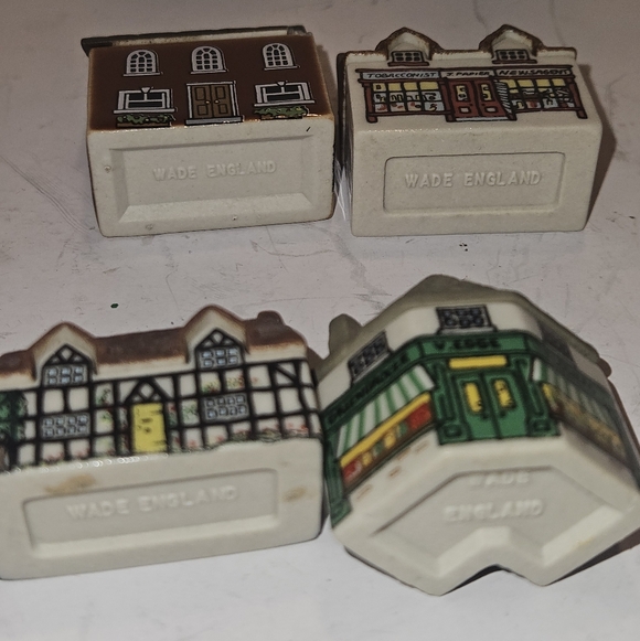 Wade Whimsy On Why Miniature Village House Set Of 4 - Picture 6 of 7